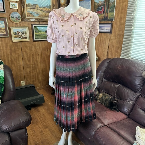 Adorable Cat Blouse - Picture 2 of 5